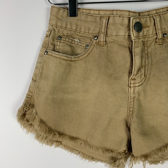 Free People Distressed Fray Hem Jean Shorts 24 - Picture 2 of 15